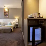 Chapelle Et Parc Otel 4*