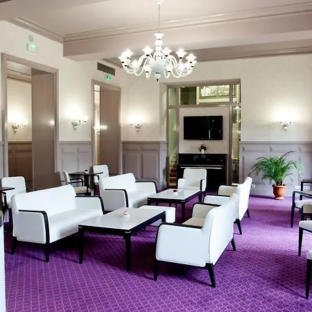 Chapelle Et Parc Otel Lourdes