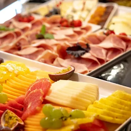 Hotel Chapelle Et Parc Lourdes