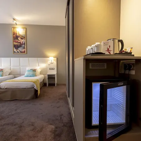 Chapelle Et Parc Otel 4*