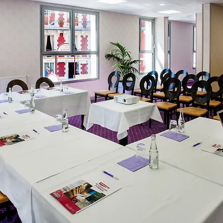 Otel Chapelle Et Parc Lourdes