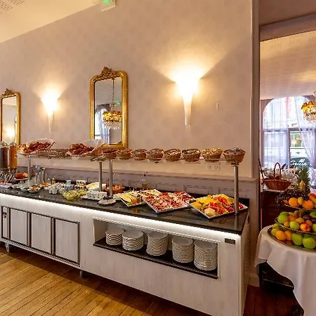Chapelle Et Parc Otel 4*