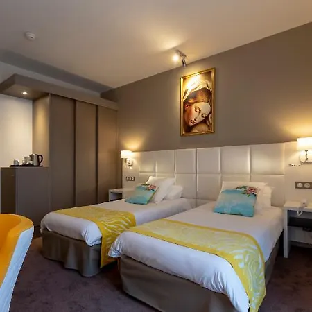 Chapelle Et Parc Otel 4*