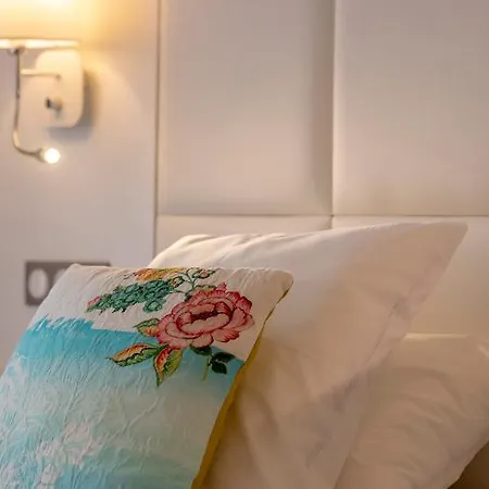 Chapelle Et Parc Otel 4*