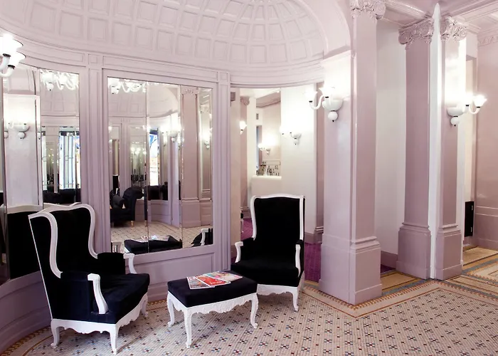 Chapelle Et Parc 4* ルルド