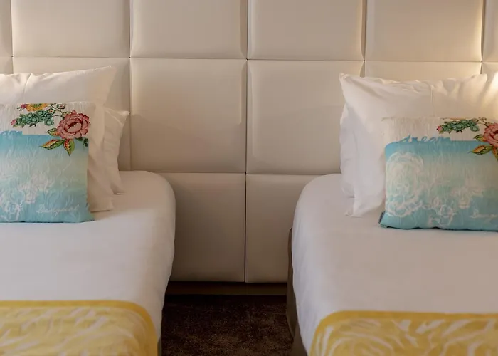 Chapelle Et Parc ホテル 4*