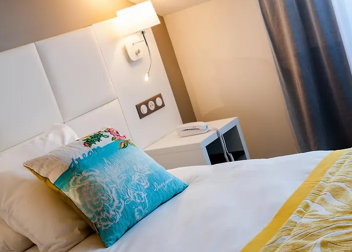 Chapelle Et Parc 4* ルルド