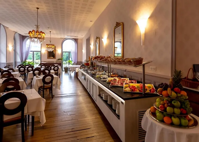 Chapelle Et Parc 4* 卢德