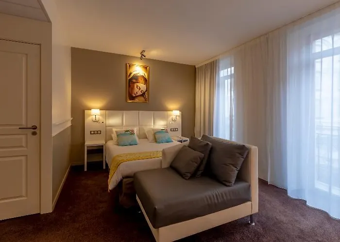 Chapelle Et Parc 4* ルルド