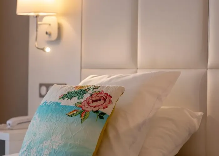 Chapelle Et Parc ホテル 4*