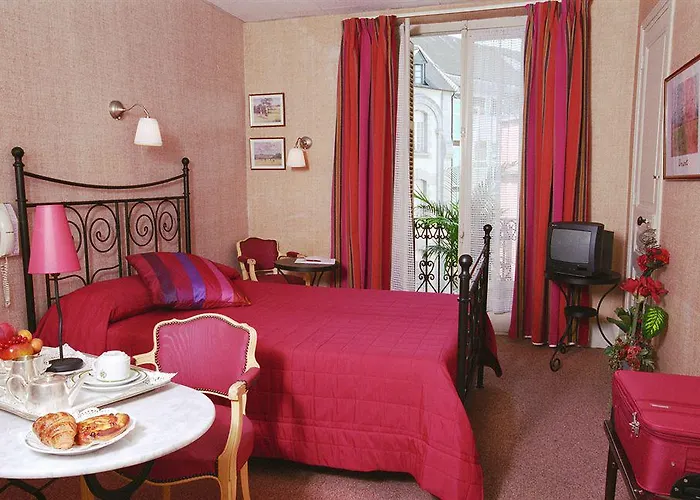 Chapelle Et Parc ホテル 4*