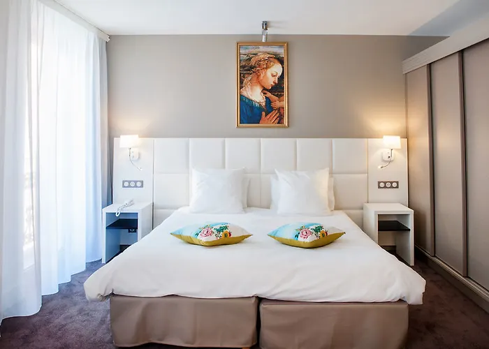 Chapelle Et Parc Hotell