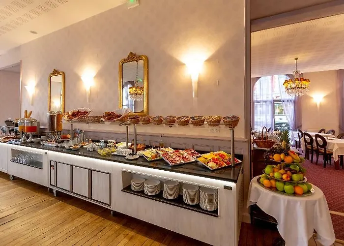 Chapelle Et Parc Hotell 4*