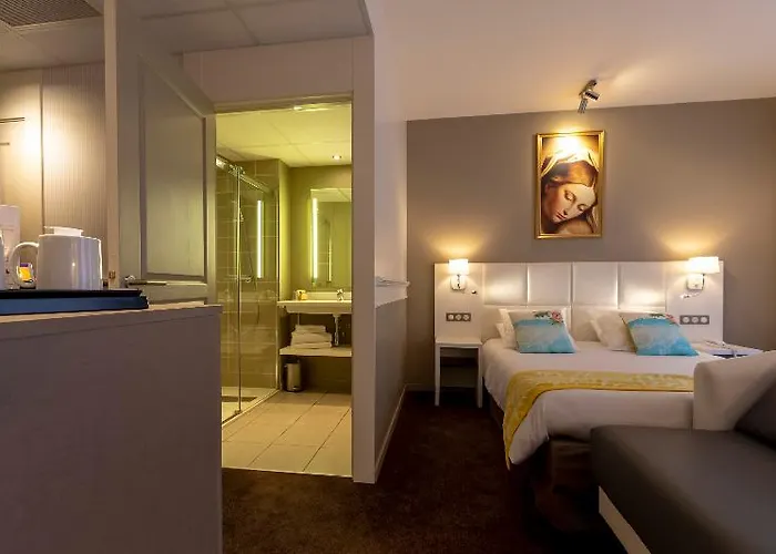 Chapelle Et Parc Hotell