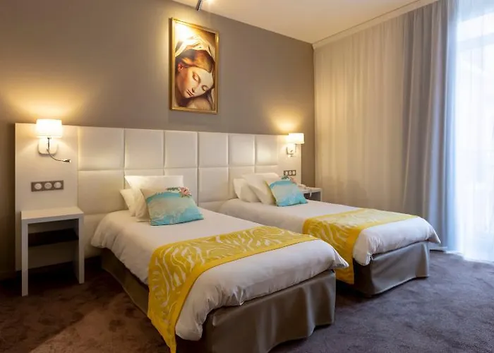 Chapelle Et Parc Hotell