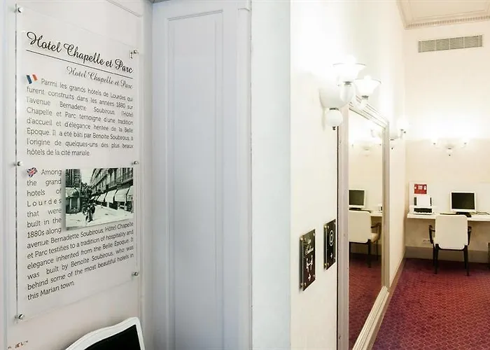 Chapelle Et Parc Hotell 4*