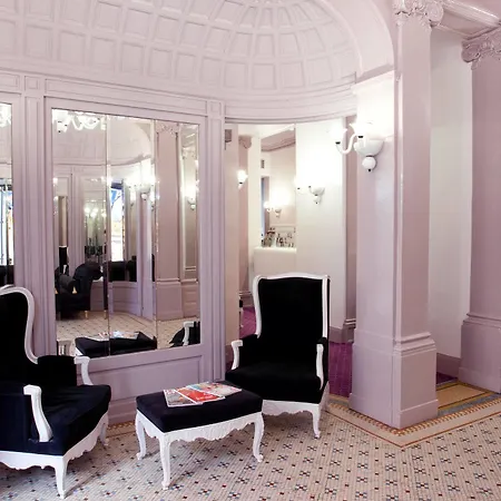 Chapelle Et Parc 4* 루르드
