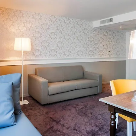 מלון Chapelle Et Parc 4*