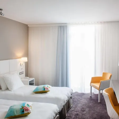 מלון Chapelle Et Parc 4*