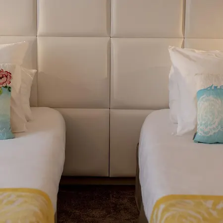 Chapelle Et Parc מלון 4*