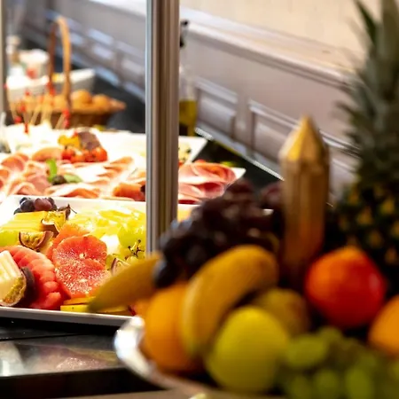 Chapelle Et Parc מלון