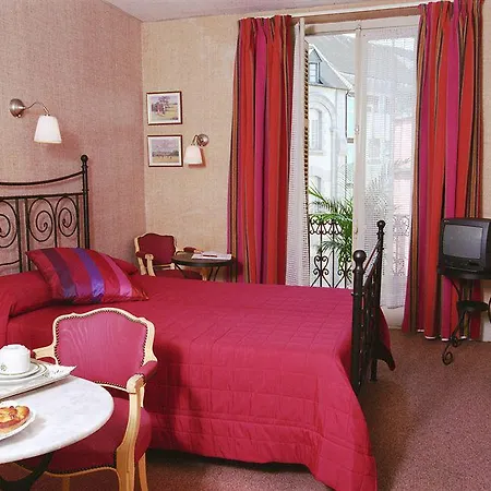 Chapelle Et Parc Готель 4*